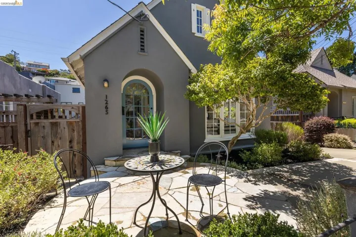 1265 Holman Rd, Oakland, California 94610