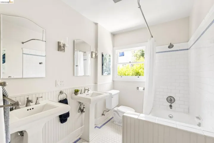 1265 Holman Rd, Oakland, California 94610