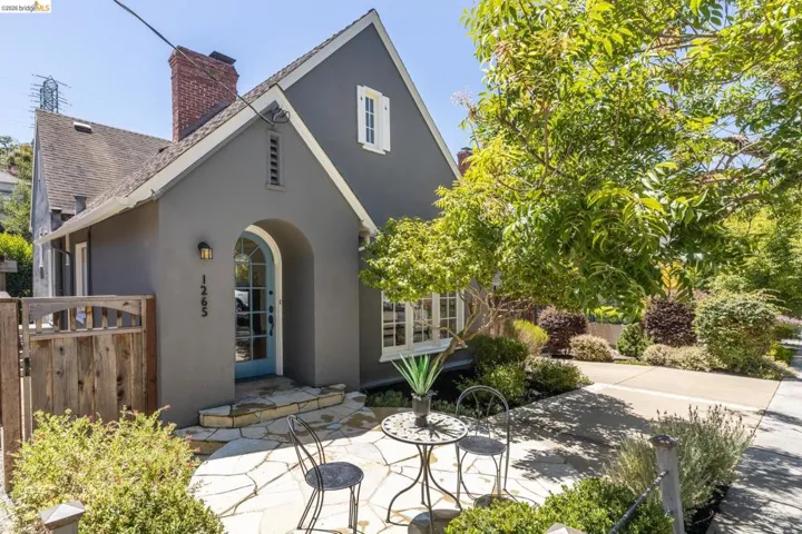 1265 Holman Rd, Oakland, California 94610