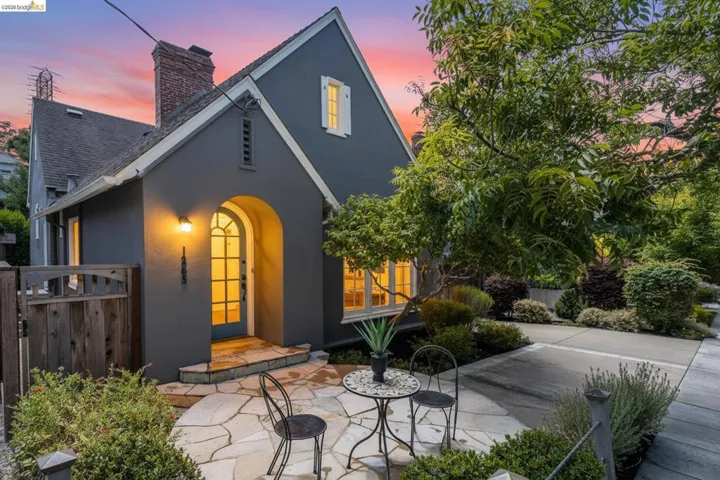 1265 Holman Rd, Oakland, California 94610