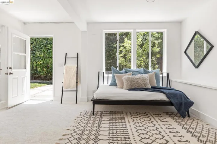 1265 Holman Rd, Oakland, California 94610