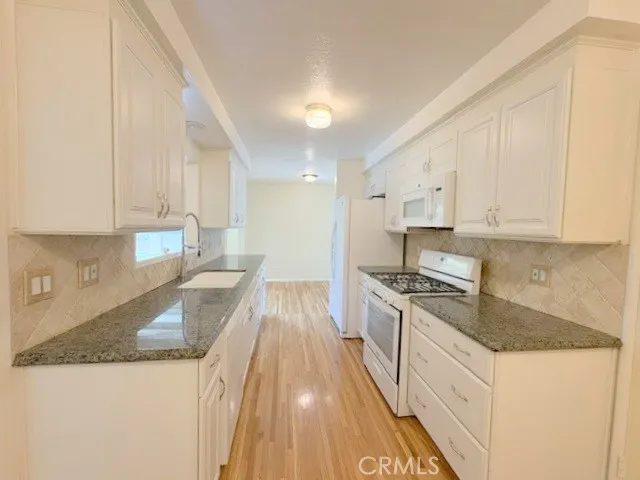182 E Green Street, Claremont, California 91711 — photo 5