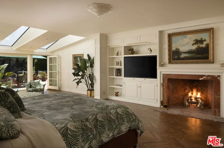10030 Toluca Lake Avenue, Toluca Lake, California 91602