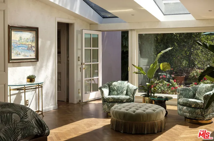 10030 Toluca Lake Avenue, Toluca Lake, California 91602