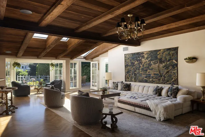 10030 Toluca Lake Avenue, Toluca Lake, California 91602