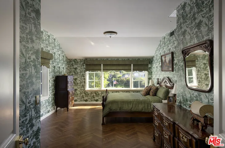 10030 Toluca Lake Avenue, Toluca Lake, California 91602