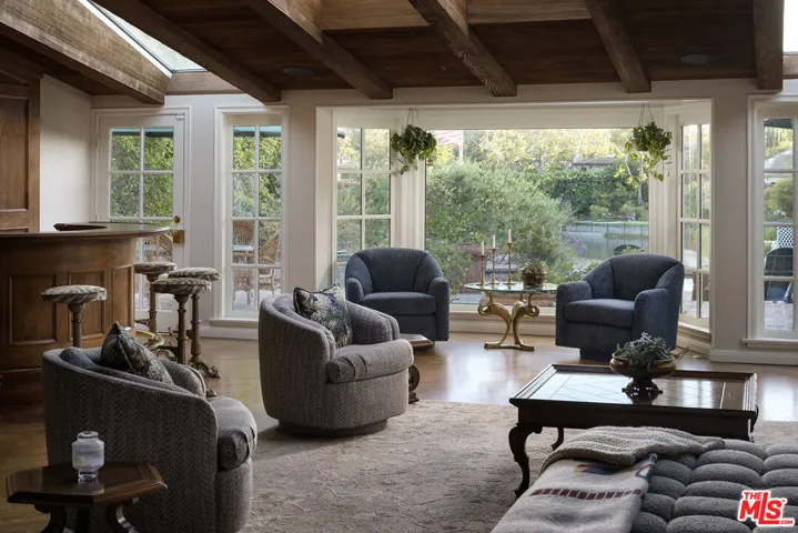 10030 Toluca Lake Avenue, Toluca Lake, California 91602