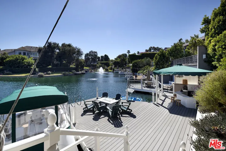 10030 Toluca Lake Avenue, Toluca Lake, California 91602