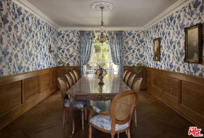 10030 Toluca Lake Avenue, Toluca Lake, California 91602