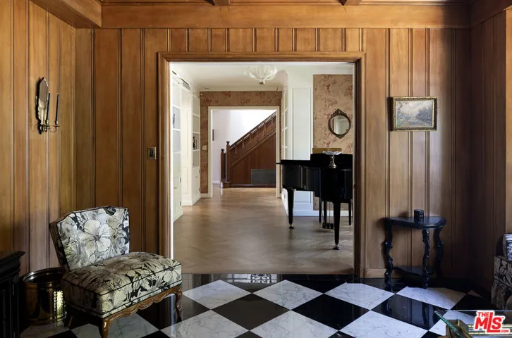 10030 Toluca Lake Avenue, Toluca Lake, California 91602