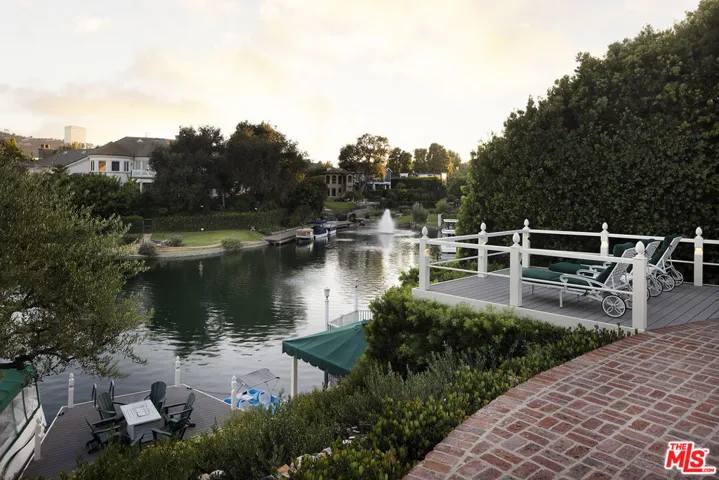 10030 Toluca Lake Avenue, Toluca Lake, California 91602