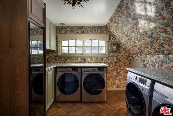 10030 Toluca Lake Avenue, Toluca Lake, California 91602