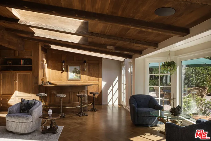10030 Toluca Lake Avenue, Toluca Lake, California 91602