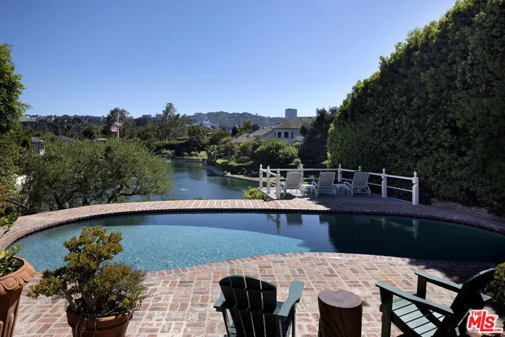 10030 Toluca Lake Avenue, Toluca Lake, California 91602