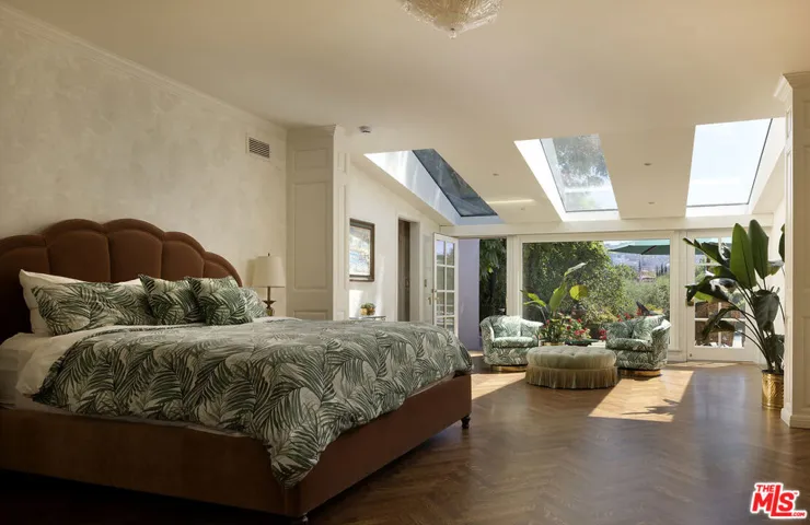 10030 Toluca Lake Avenue, Toluca Lake, California 91602