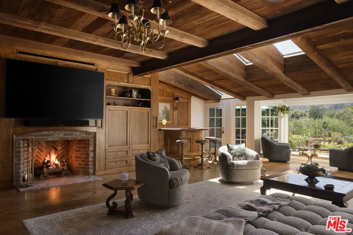10030 Toluca Lake Avenue, Toluca Lake, California 91602