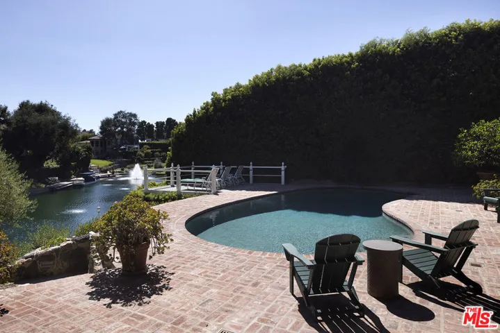 10030 Toluca Lake Avenue, Toluca Lake, California 91602