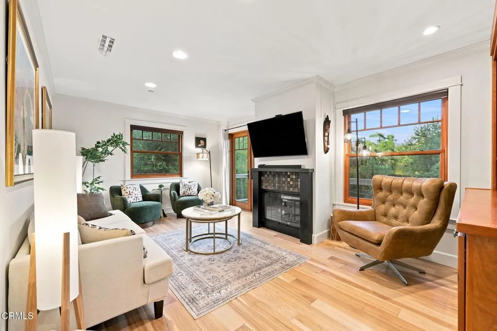 43-web-or-mls-Main House LRd-5 (2)