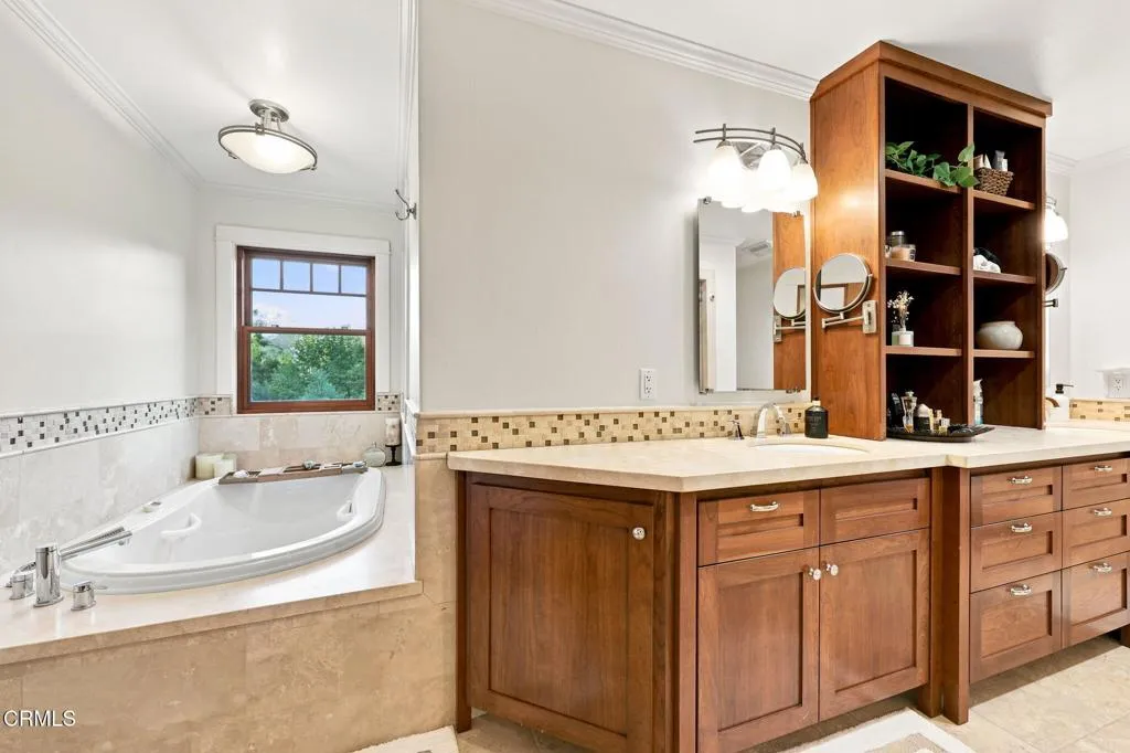 75-web-or-mls-Primary Bath (1)