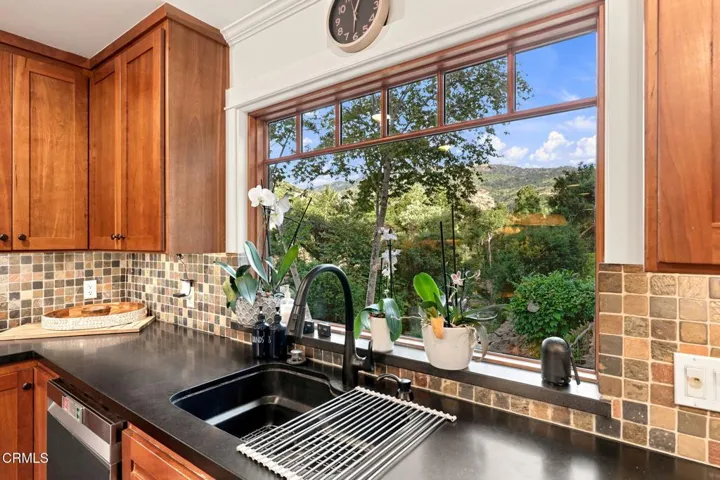 53-web-or-mls-KitchenWindowd-6 (1)