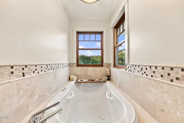 76-web-or-mls-Primary Tub (1)
