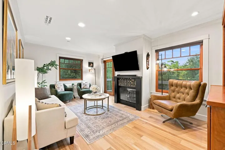 43-web-or-mls-Main House LRd-5 (2)