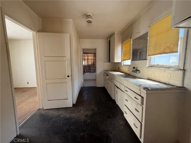 2211 W 79th Street, Inglewood, California 90305