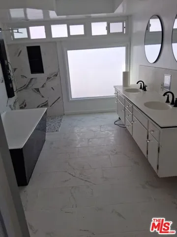 5424 S Sherbourne Drive, Los Angeles, California 90056