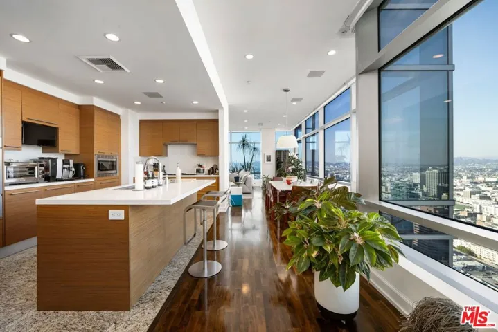 900 W Olympic Boulevard 46g, Los Angeles, California 90015