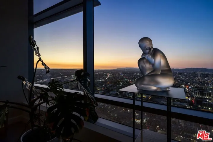900 W Olympic Boulevard 46g, Los Angeles, California 90015
