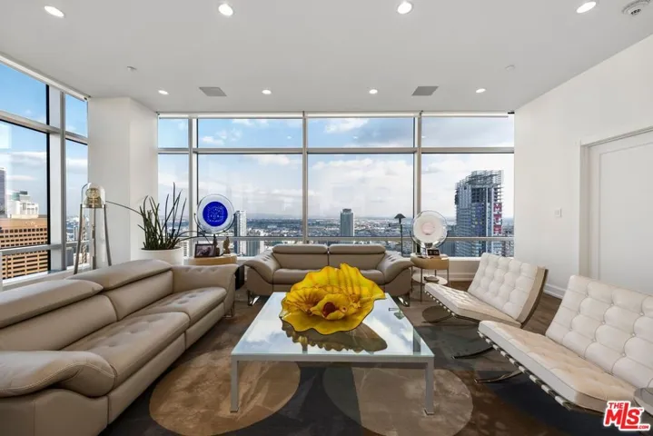 900 W Olympic Boulevard 46g, Los Angeles, California 90015