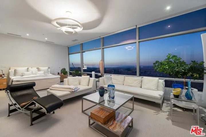 900 W Olympic Boulevard 46g, Los Angeles, California 90015