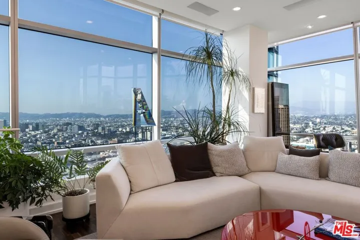 900 W Olympic Boulevard 46g, Los Angeles, California 90015