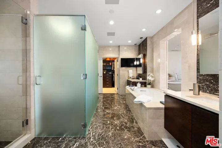 900 W Olympic Boulevard 46g, Los Angeles, California 90015