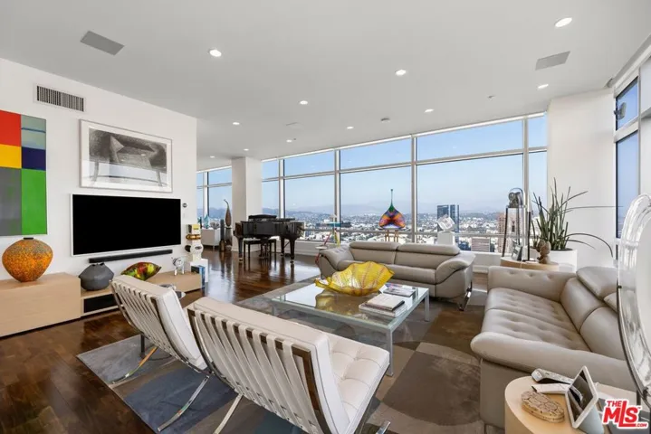 900 W Olympic Boulevard 46g, Los Angeles, California 90015