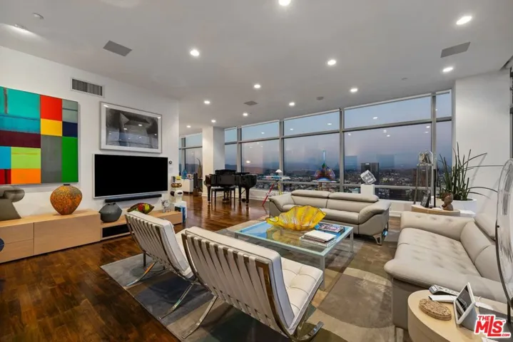 900 W Olympic Boulevard 46g, Los Angeles, California 90015