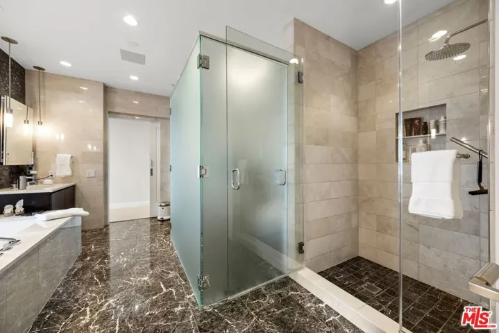 900 W Olympic Boulevard 46g, Los Angeles, California 90015