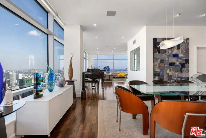 900 W Olympic Boulevard 46g, Los Angeles, California 90015