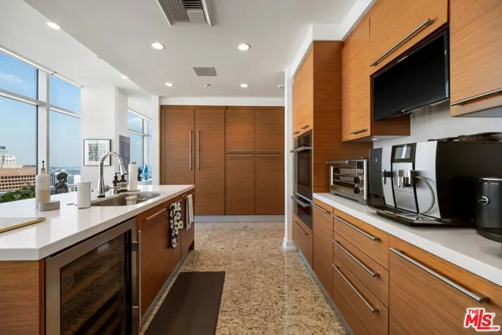 900 W Olympic Boulevard 46g, Los Angeles, California 90015