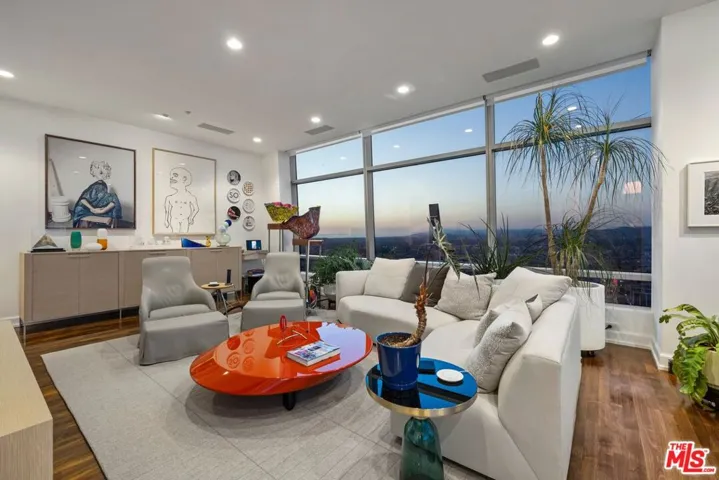 900 W Olympic Boulevard 46g, Los Angeles, California 90015