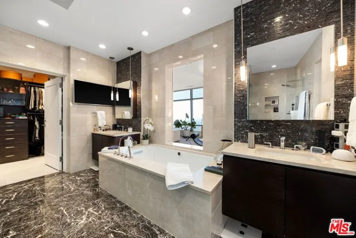 900 W Olympic Boulevard 46g, Los Angeles, California 90015