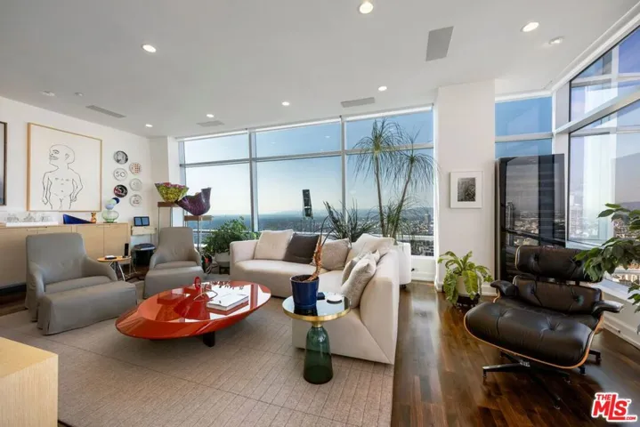 900 W Olympic Boulevard 46g, Los Angeles, California 90015