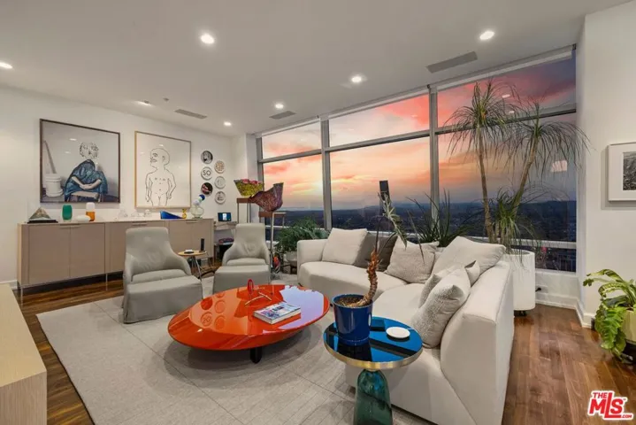 900 W Olympic Boulevard 46g, Los Angeles, California 90015