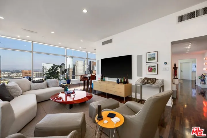 900 W Olympic Boulevard 46g, Los Angeles, California 90015