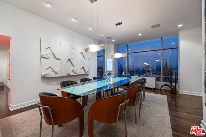 900 W Olympic Boulevard 46g, Los Angeles, California 90015