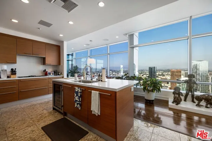 900 W Olympic Boulevard 46g, Los Angeles, California 90015