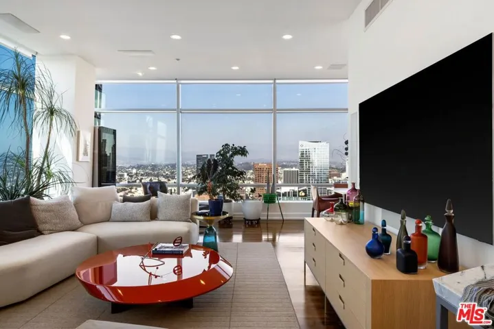 900 W Olympic Boulevard 46g, Los Angeles, California 90015