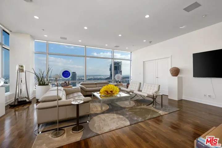 900 W Olympic Boulevard 46g, Los Angeles, California 90015
