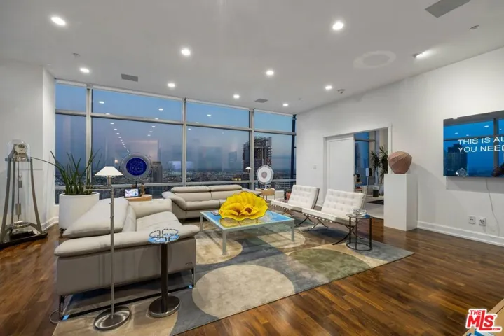 900 W Olympic Boulevard 46g, Los Angeles, California 90015