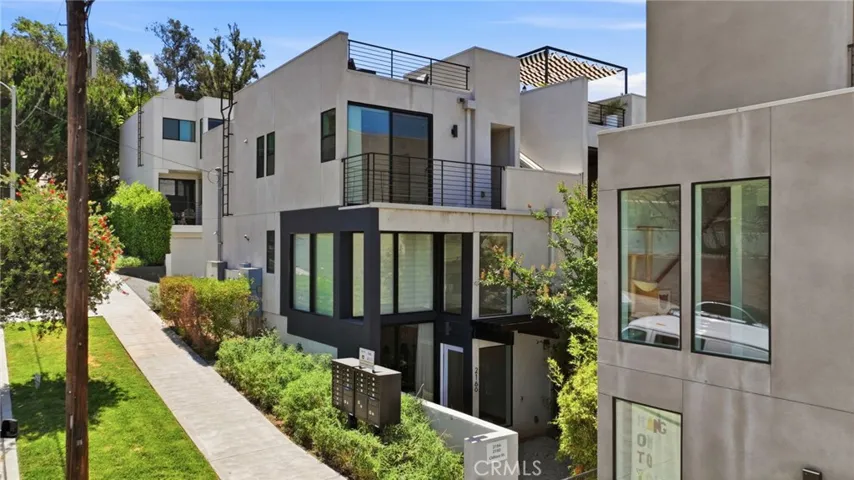 2160 Clifford, Los Angeles, California 90026